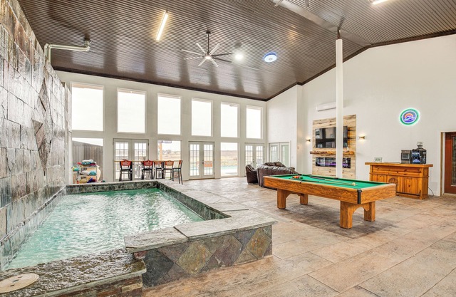 Lakefront Wichita Falls Home w/ Pool & Hot Tub