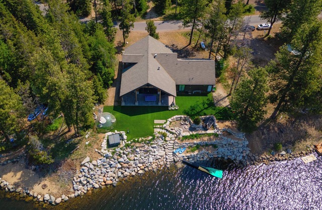 -Lakehouse-Hot Tub-Sauna-Climbing Wall-Game Room-