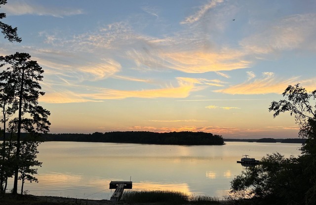 Lakehouse on the water with amazing view and private dock