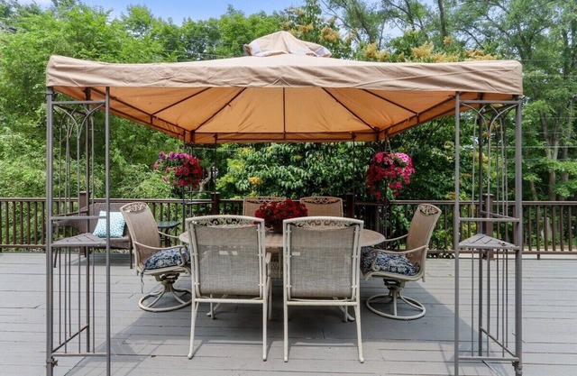 Lakehouse Retreat |Near Country Club Estates w/Golf and Private Beach |Large Deck |Dogs Ok |Fenced