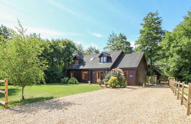 LAKELAND LODGE, Animaux acceptés, avec bain à remous à Pentney, Ref 999905