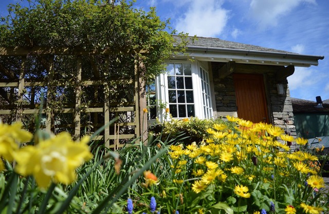 Lakeland Stone Cottage Construit dans de beaux jardins privés