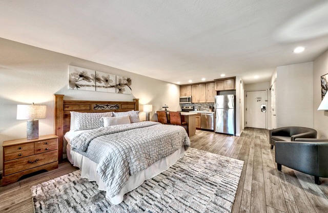 Lakeland Village #220 - Newly Remodeled, King Studio, Steps to Beach