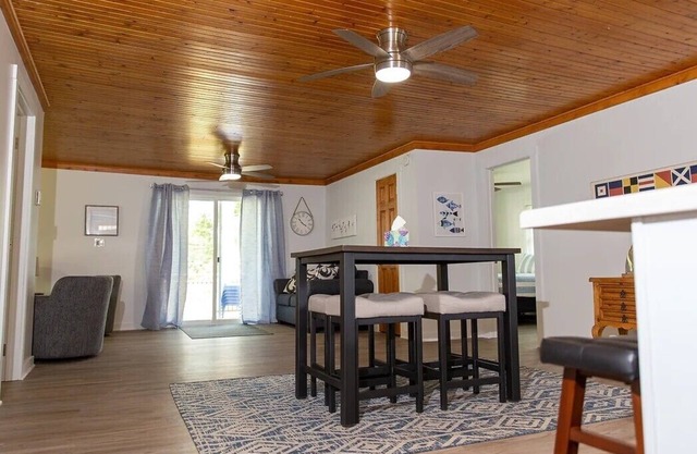 LakePointe Shores #8 Open floor cottage in Madison on the Lake