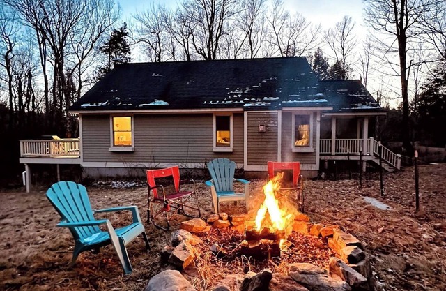 Spacious 4-bedroom Pet Friendly Home Near Lakes and Hiking