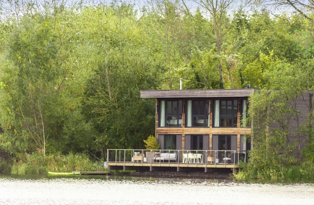 Lakes by Yoo holiday house rental with shared indoor pool, internet access