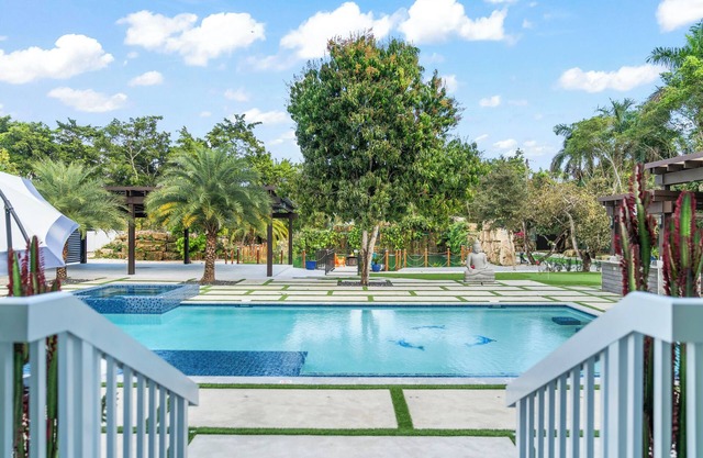 Lakes of Dreams Miami- Farmhouse with private lagoon offer a serene escape.