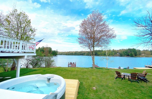 Lakeshore Cottage - LAKEFRONT