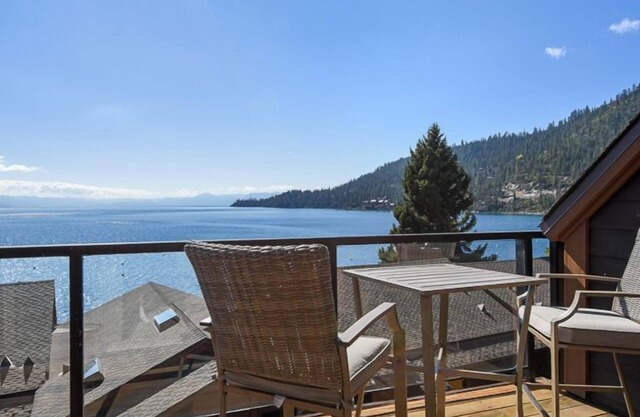 Lakeshore Terrace Delight | Private HOA Pier, Swim Platforms & Beach!
