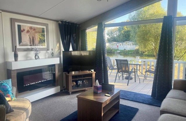 Lakeside 2 Bedroom Caravan