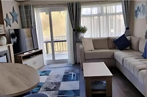 Lakeside-3 Bedrrom-Pet Friendly Premium Van
