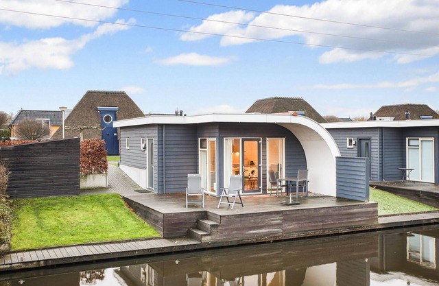 Bungalow avec sauna et bain à remous, dans un parc