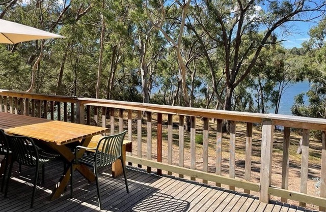 Lakeside Bush Retreat
