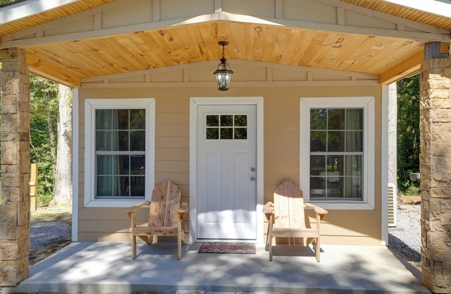Lakeside Cabin w/ Kayaks: Near Cloudland Canyon!