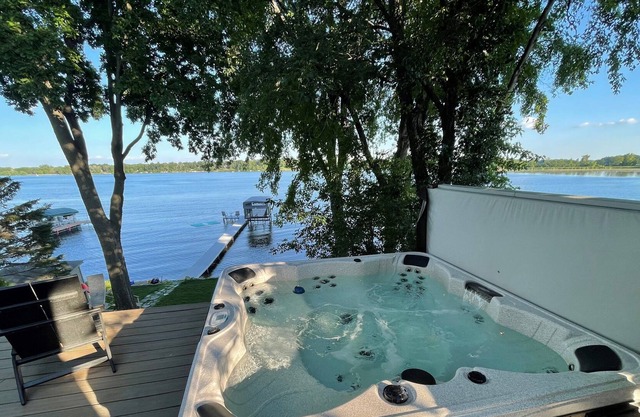 Lakeside Cabin With Hot Tub