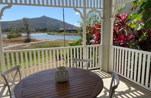 Lakeside Central Apartment