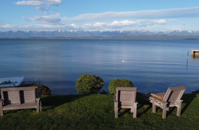 Lakeside condo 1,511 square feet. Your peaceful, calm & relaxing escape.