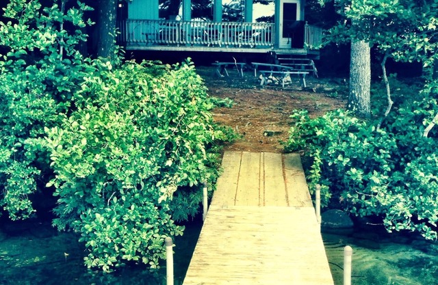 Chalet au bord du lac, jolie vue sur l'étang Trickey. # gladview # trickeypond