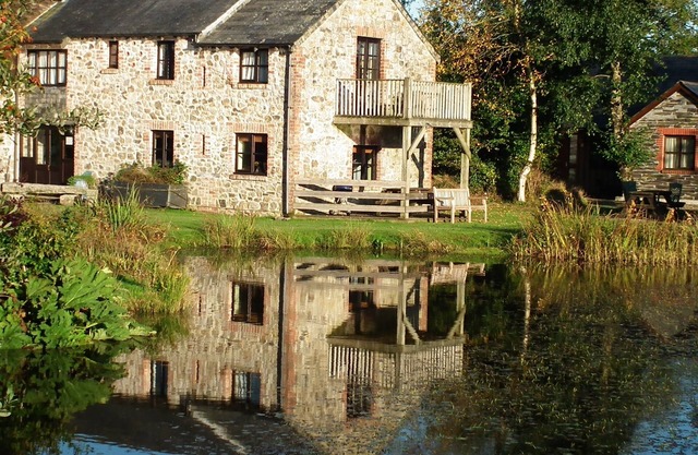 Cottage au bord du lac - vue sur l'eau tranquille, pêche gratuite et adhésion au club de santé