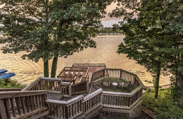 Lakeside Cottage w/ Spacious Multi-level Deck and Outdoor Living Space