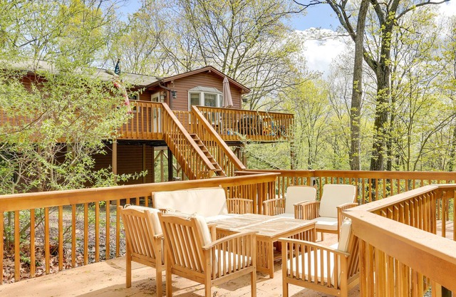 Lakeside Dingmans Ferry Vacation Rental Cabin!