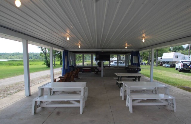 Lakeside Escape--Family Friendly Lake Getaway