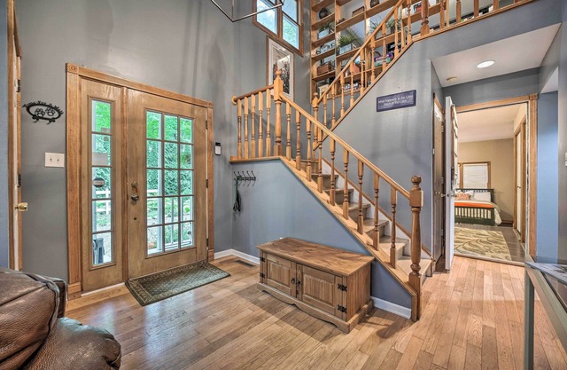 Lakeside Escape Steps to Lake Michigan Beach!