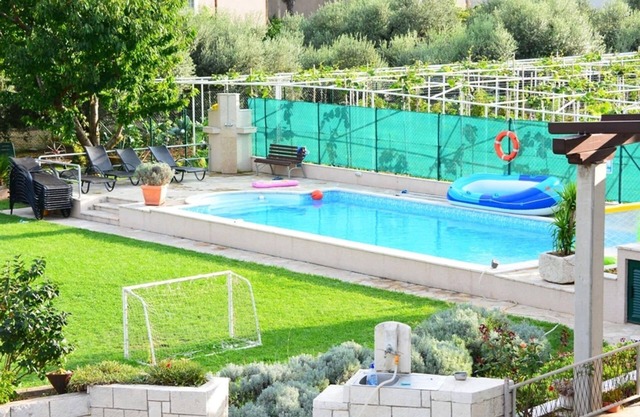 Villa confortable avec piscine partagée sur Ploce