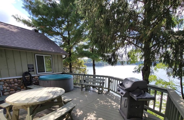 Lakeside Escape & Pontoon Rental