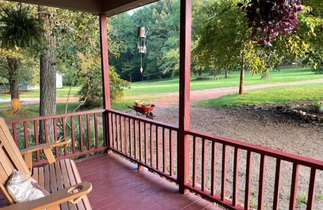 Lakeside Farmhouse - Pets Welcome