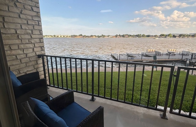 Lakeside Getaway - The Escape - Granby TX