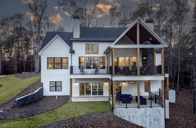 Lakeside Haven with Gourmet Kitchen