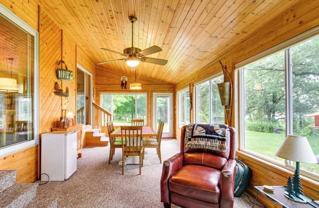 Lakeside Hideaway w/Swim Dock in Alexandria!