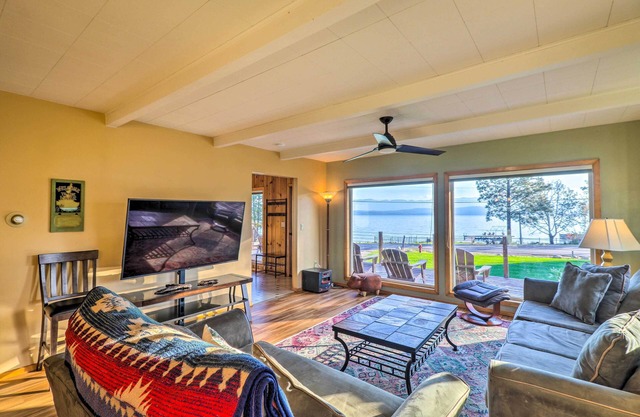 Lakeside Home w/ Beach ~ 14 Mi to Ski Area!