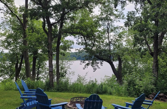 Chic Lakeside Oasis - Relax with on river fed lake located just outside of Luck!