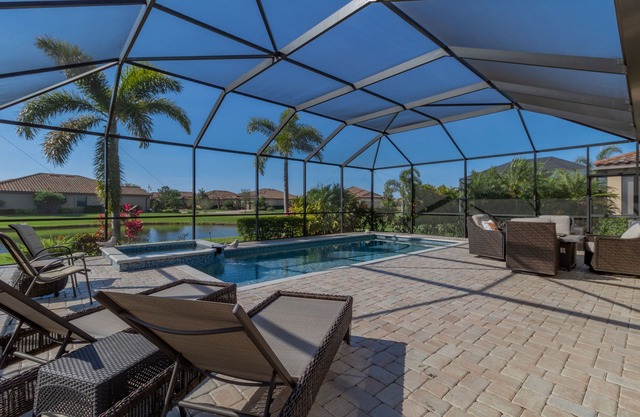 ⚓Now Booking for Summer! Lakeside home with private pool located in Golf & CC!⚓⛳