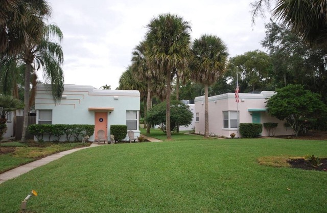 Lakeside - Lake Davis Art Deco Cottage