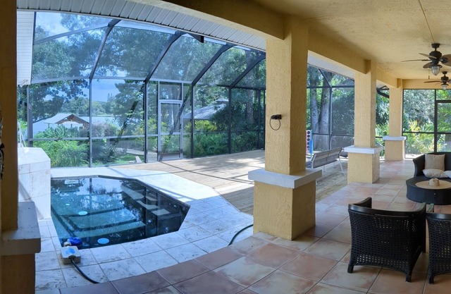 Lakeside Leisure Gated Estate. Natural Beauty Location, Location Sleeps 12