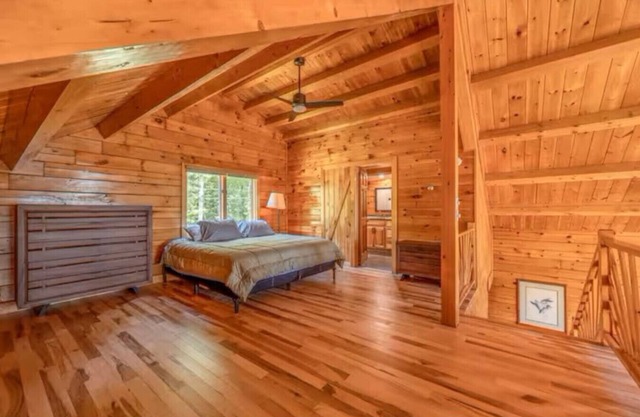 Lakeside Lodge |Family Cabin w/Hot Tub & Waterfall