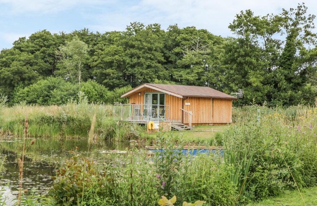 Lakeside Lodge