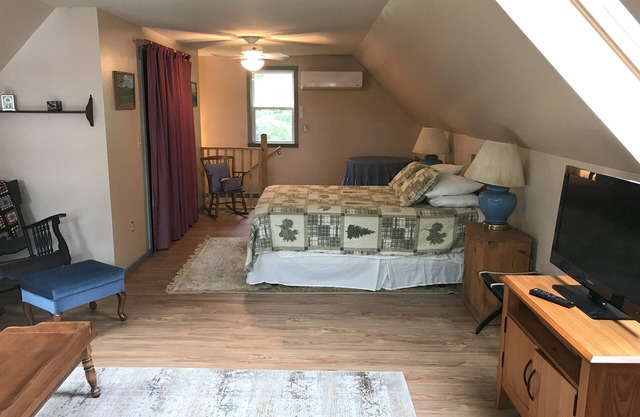 Lakeside Loft in the Maine Woods within an hour from Acadia National Park