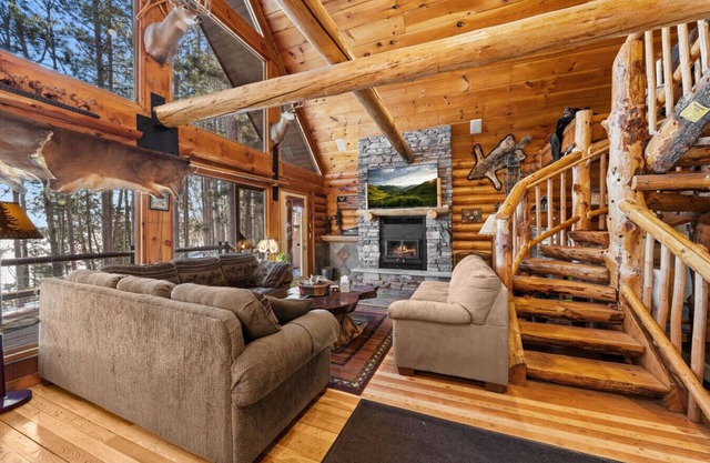 Lakeside Log Cabin: 5BR Stunning Views & Game Room