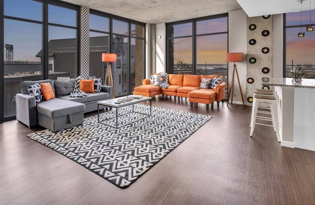 Lakeside Luxury Suite - Rock & Roll - Cle Flats - 2 Free parking