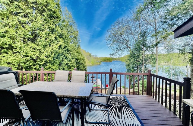 Lakeside luxury. Walk to Road America + Hot Tub