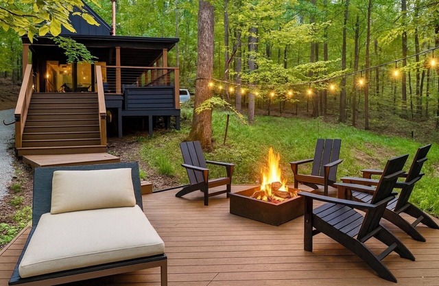 Lakeside Modern Tiny Cabin w/Hot Tub, Kayaks, Fishing & Arcade - Hocking Hills!