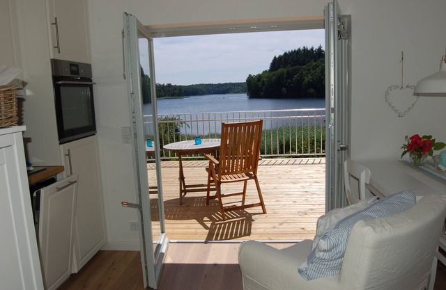 Nouvelle première fois 7/18. Maison en terrasse du lac Seelage direct, lac de baignade