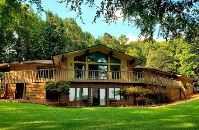 Lakeside Paradise