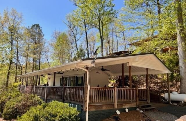 Lakeside Place 1 (Sleeps 1-6) - Tiny living space with a queen bed, and 3 twin beds perfect for kids