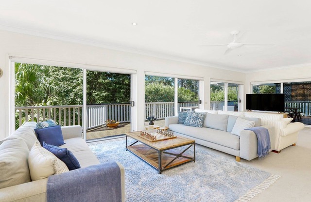 Lakeside Relax | Pet Friendly, WiFi | Accom Holidays