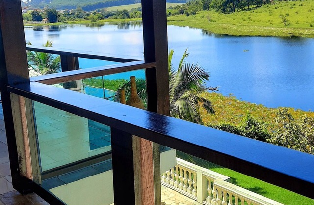Belle maison avec vue sur le lac. À côté du parc aquatique Thermas